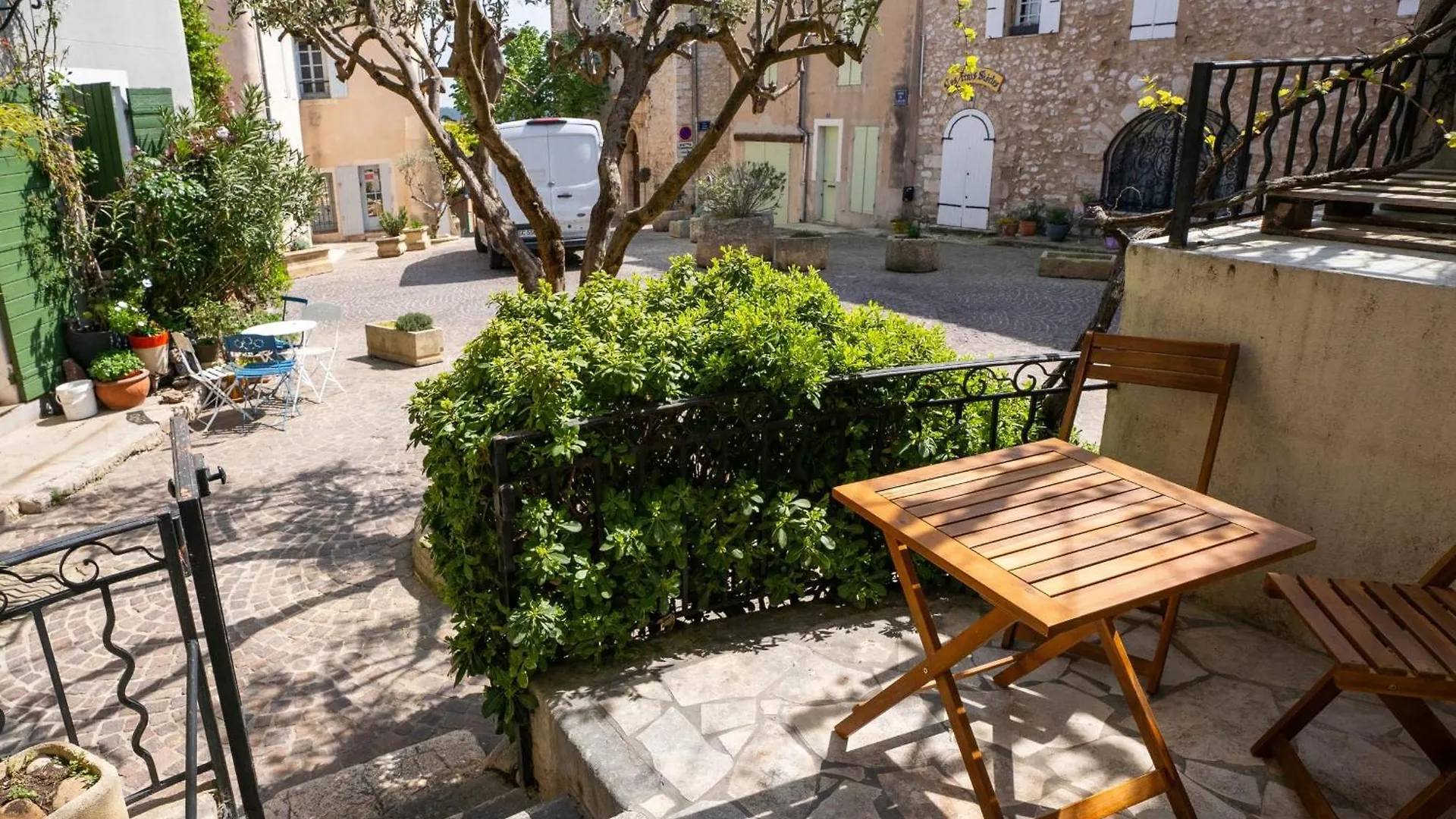 Holiday home L'Oustaou De Ventabren Village Square