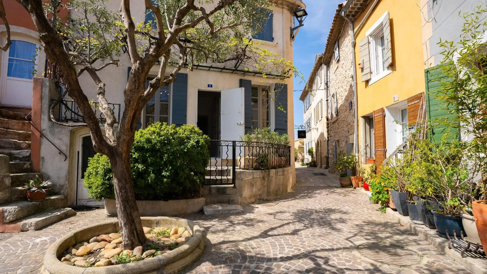 Holiday home L'Oustaou De Ventabren Village Square